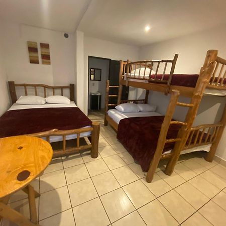 Hostal 17-52 Ciudad Guatemala Eksteriør billede